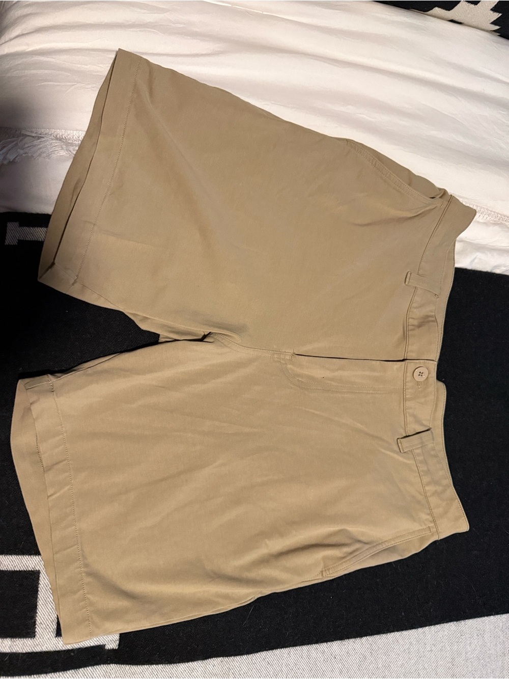 TravisMathew Men’s Khaki Golf Shorts Size 35